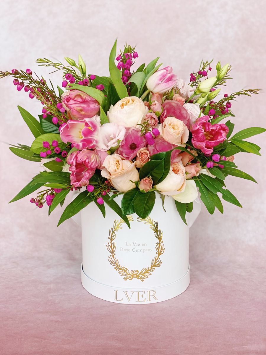 Яркий букет в коробке 🌷