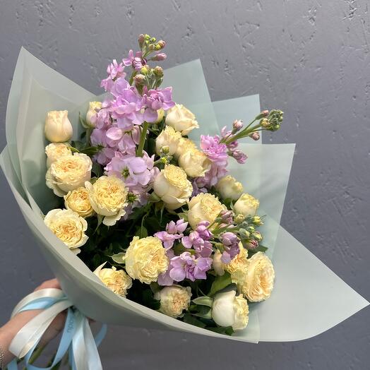 Букет из пионовидной розы и Маттиолы