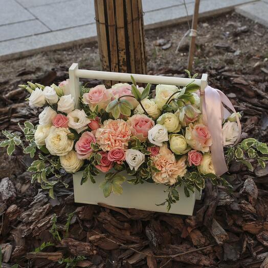 Box with flowers "Miss Charm"