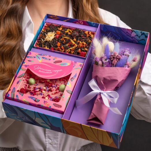 Sweet gift set with chocolate, tea and bouquet "Happiness in every moment"