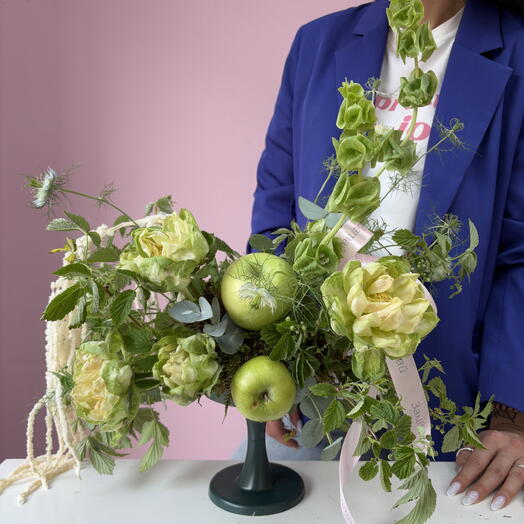 Composition on the Green Epple table