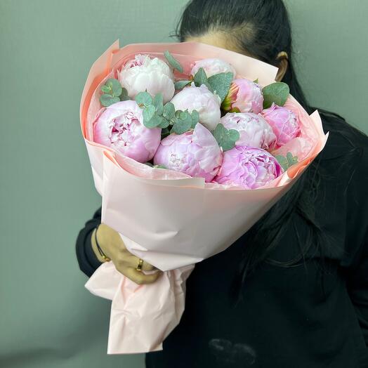 Пионы Сара Бернард италия 9 штук с эвкалиптом