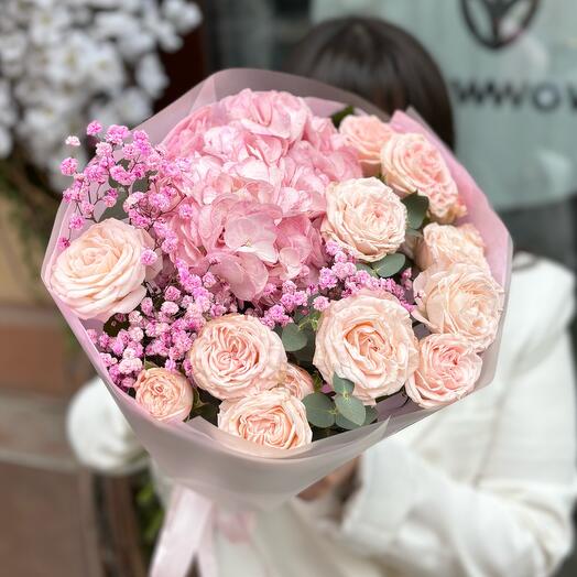 Hydrangea with pionoid roses🌸