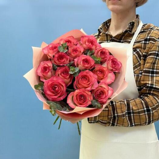 Bouquet of 15 bright roses