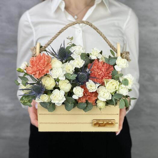 Flowers in the Ladispy box