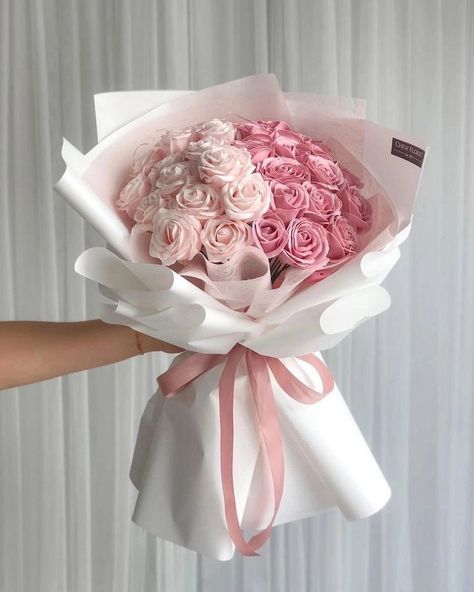21 pink roses