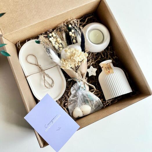 Подарочный набор с сухоцветами и декором