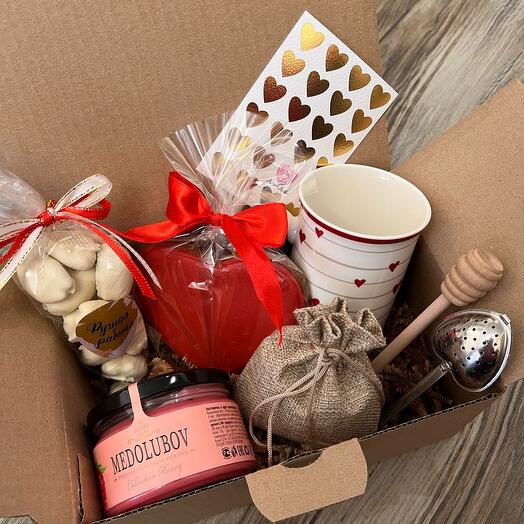 Gift boxing "I love you" on March 8