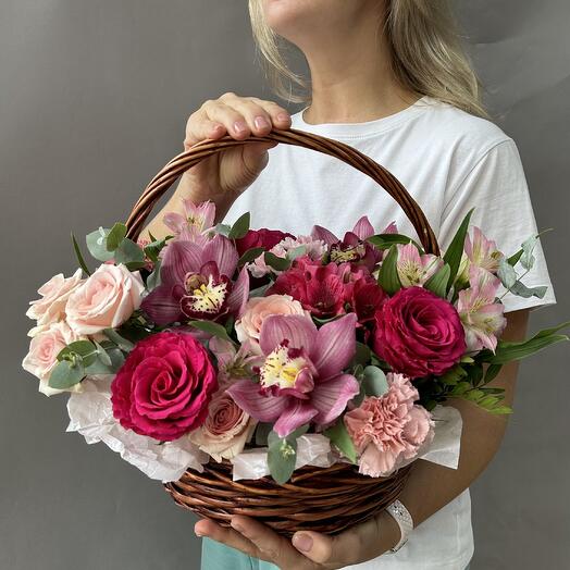 Bouquet with pink rose in a wicker basket🍃️ Bouquet 192