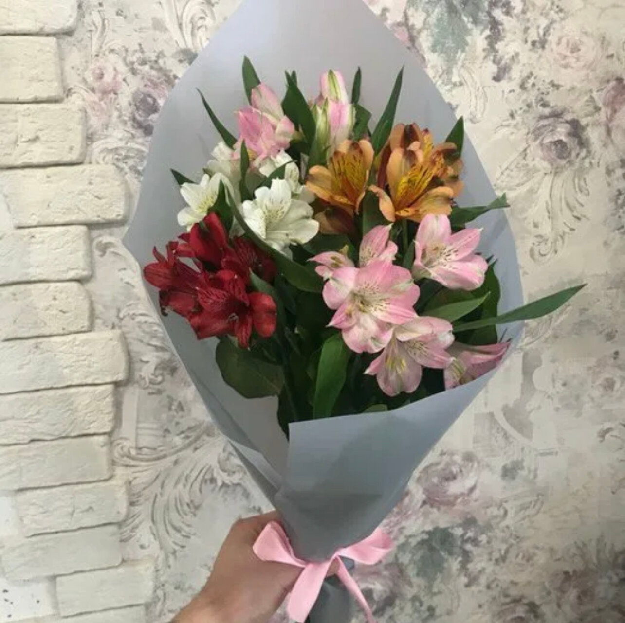 5 альстромерии