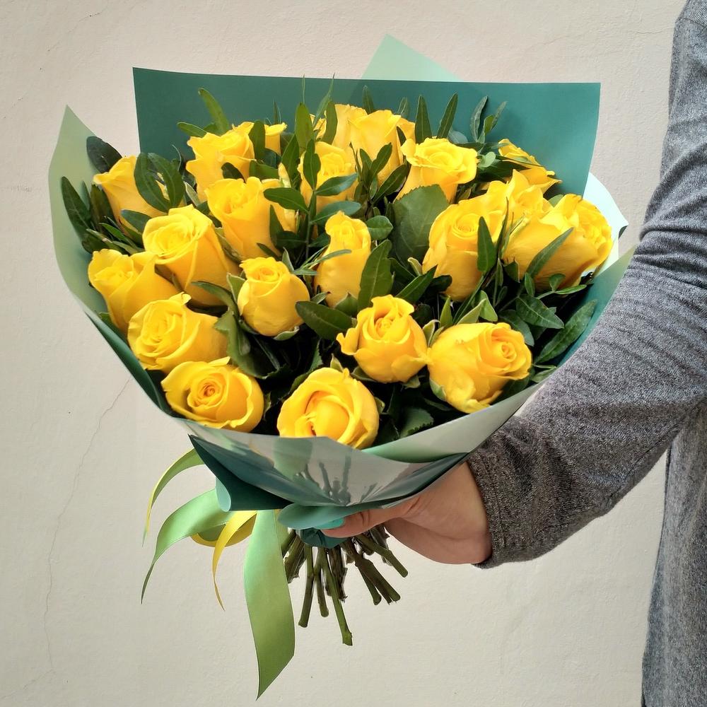 21 желтая роза