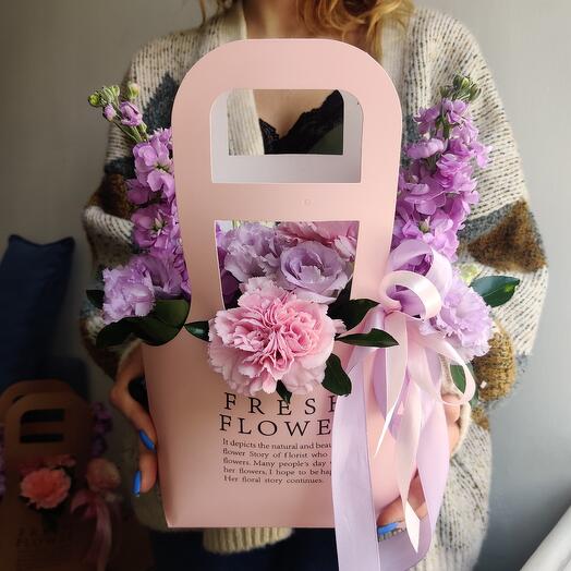 Flowers in pink handbag B7