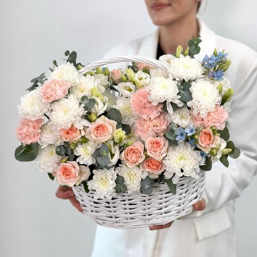 Композиция в корзине с нежными цветами «Милота» Арт. 050