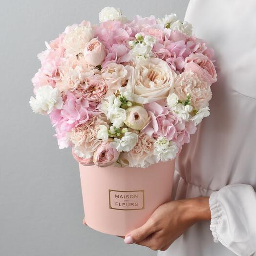 Цветы в коробке «Джульетта» кустовая роза и гортензия