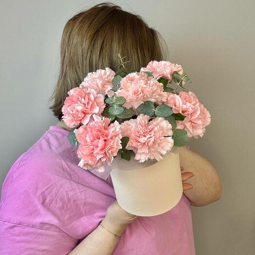 Box with dianthus and eucalyptus. Vkf62