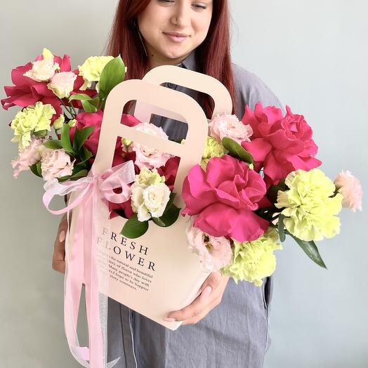 Французский блеск с розой, эустомой и гвоздикой