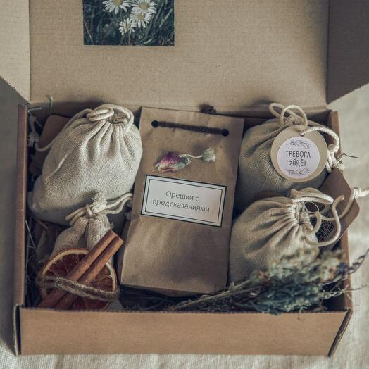 Gift set with herbal tea and nuts