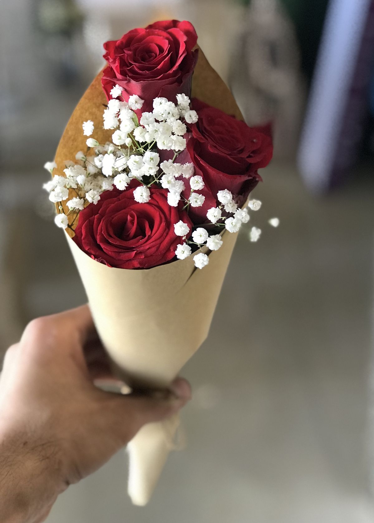 Fresh single-flower bouquet 🌿