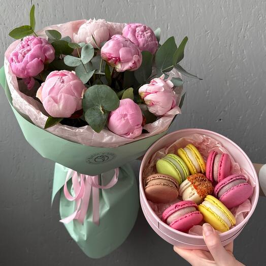 Пионы и нежнейшие макарунс