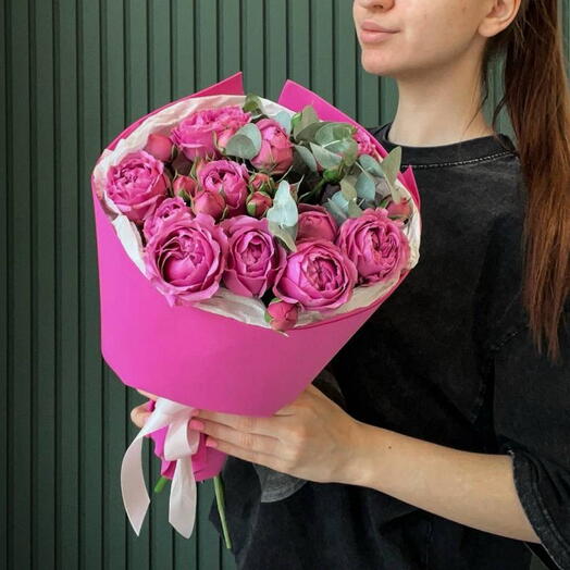 Bouquet of pionoid roses