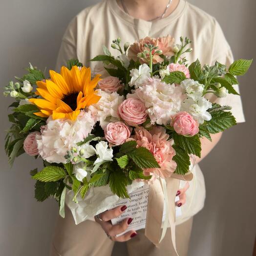 Composition with sunflower b28