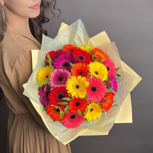 Яркий букет из Гербер и фисташки 21 шт. Букет F121 Цветы Столицы