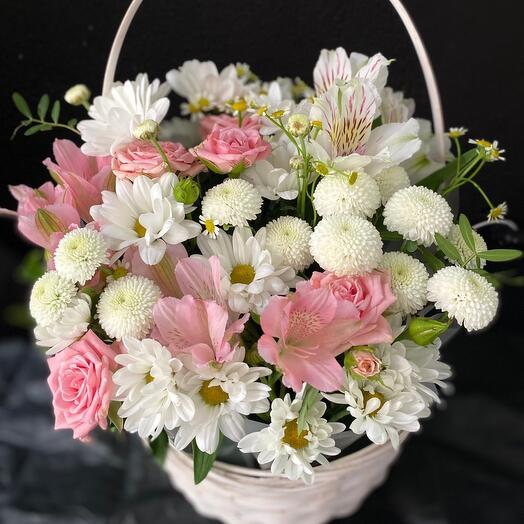 Корзина с цветами, корзина с кустовой розой