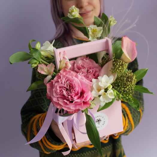 Pionovid roses and callas in the box "Lace Romance"