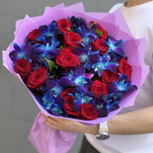 Космические орхидеи с красными розами