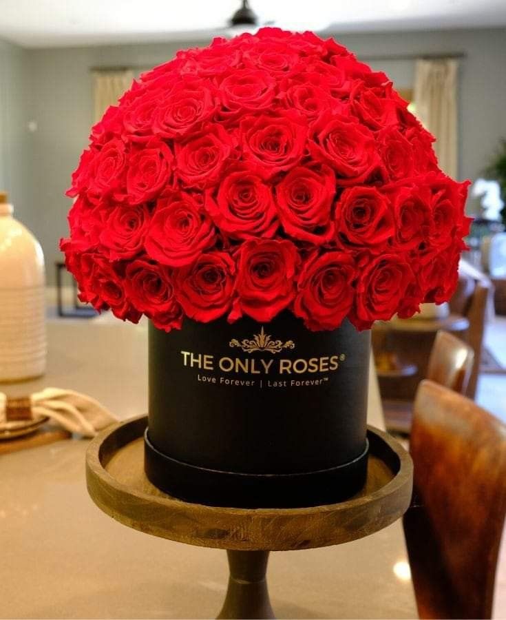 Праздничная коробка с цветами 🎉