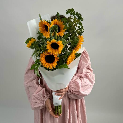 Bouquet of sunflowers and raspberries | Sunflowers. Bouquet 579