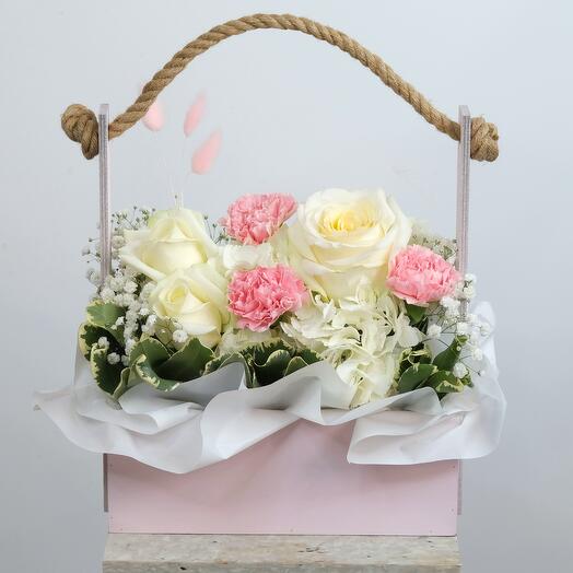 Hydrangea and roses in the box "Tenderness of the morning dew"