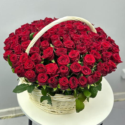 101 красная роза в корзине 🌹