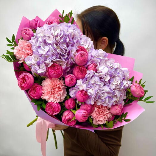 Bouquet of lavender hydrangeas, bush pionoid roses and greenery 💜