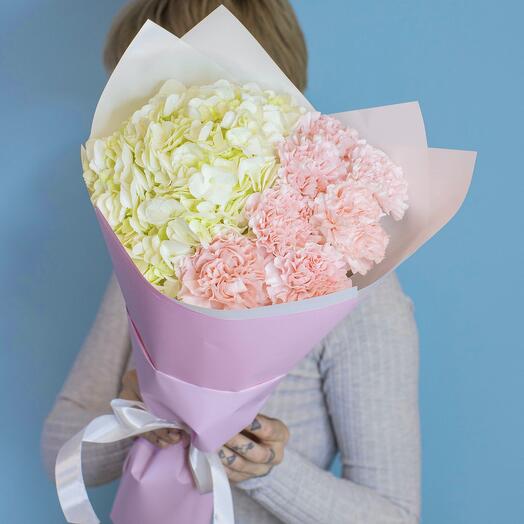 Букет из белой Гортензии и розовых Диантусов