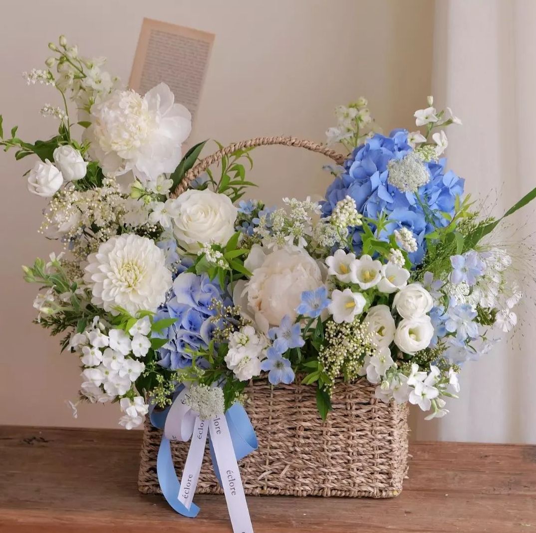 Elegant flower basket 💮