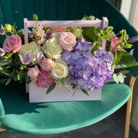 Декоративный ящик  с цветами