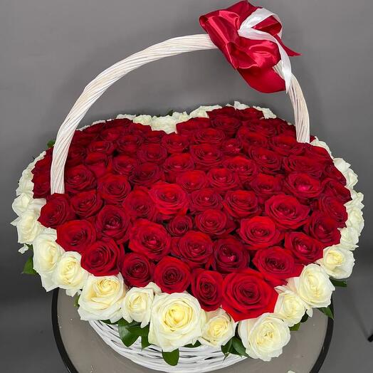 101 Rose white and red in the basket "Heart"