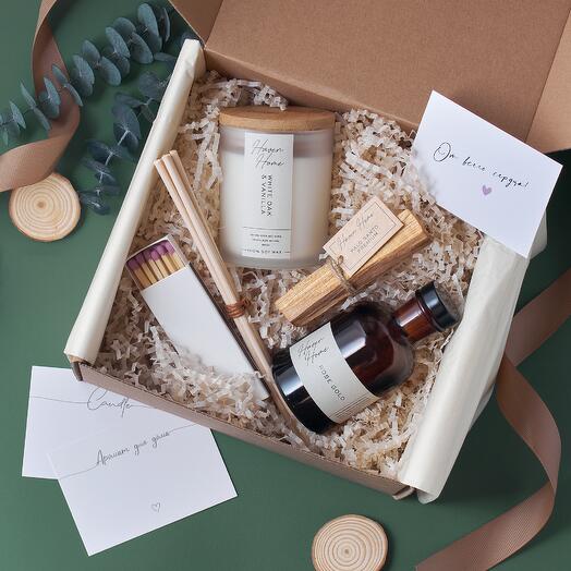 Подарочный набор на День Рождения для подруги, друга: соевая свеча, ароматический диффузор и палочка Пало Санто