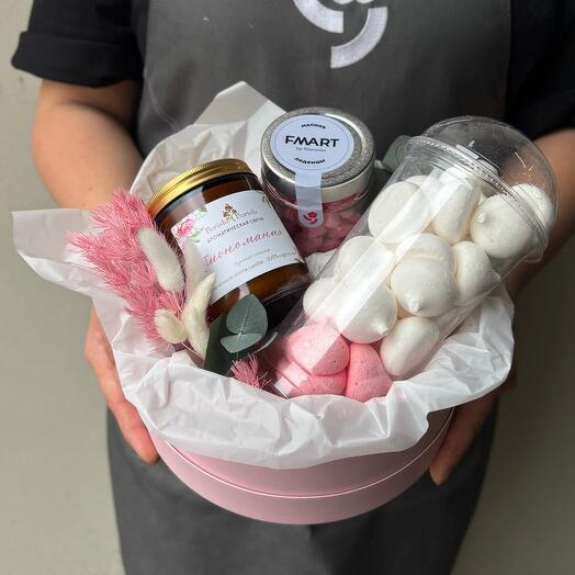 Gift set with aromatic candle and handmade sweets