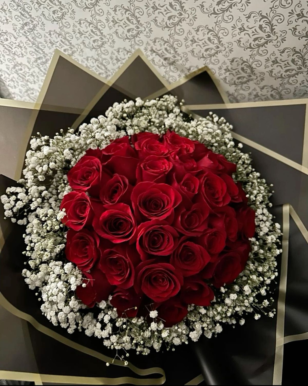 15 красных роз