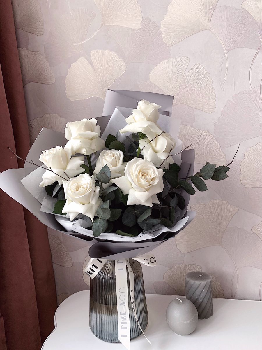 Romantic mono bouquet 💐