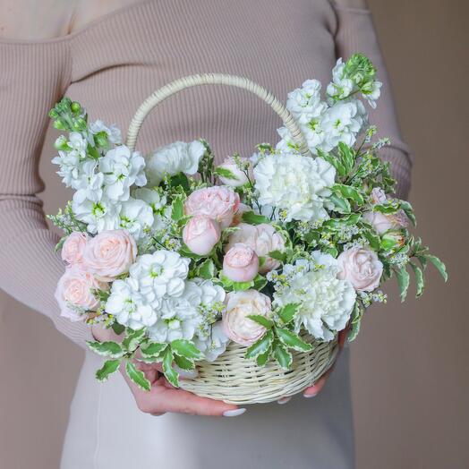 Корзина с ароматной маттиолой и розами. Корзина 211 Flowering Palm