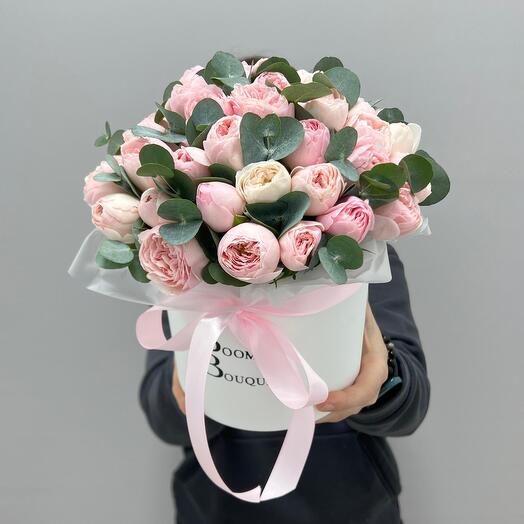 Кустовые розы пион в коробке