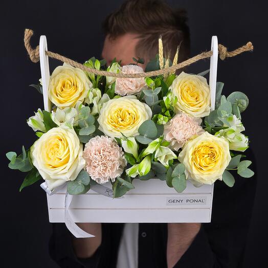 The composition "Summer Garden 🌷" in a wooden box