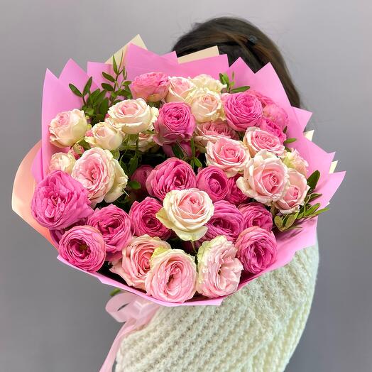 Bouquet mix of bush roses with pistachio