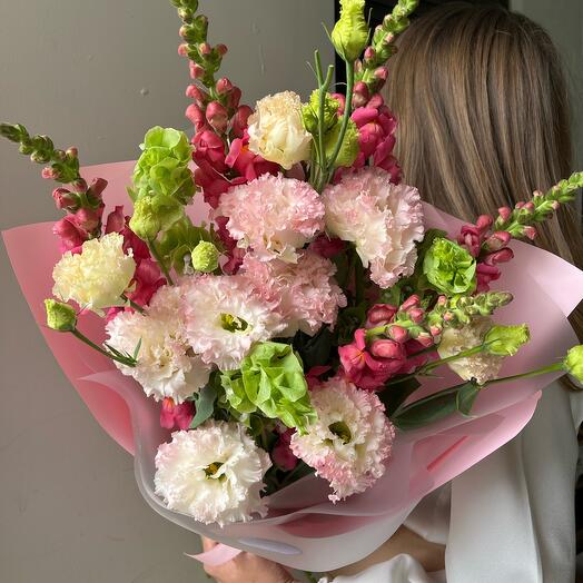 Eustoma and anti -rinum in the bouquet "Summer Garden"