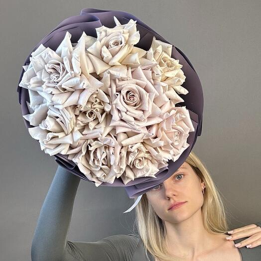 Porcelain roses of the cop