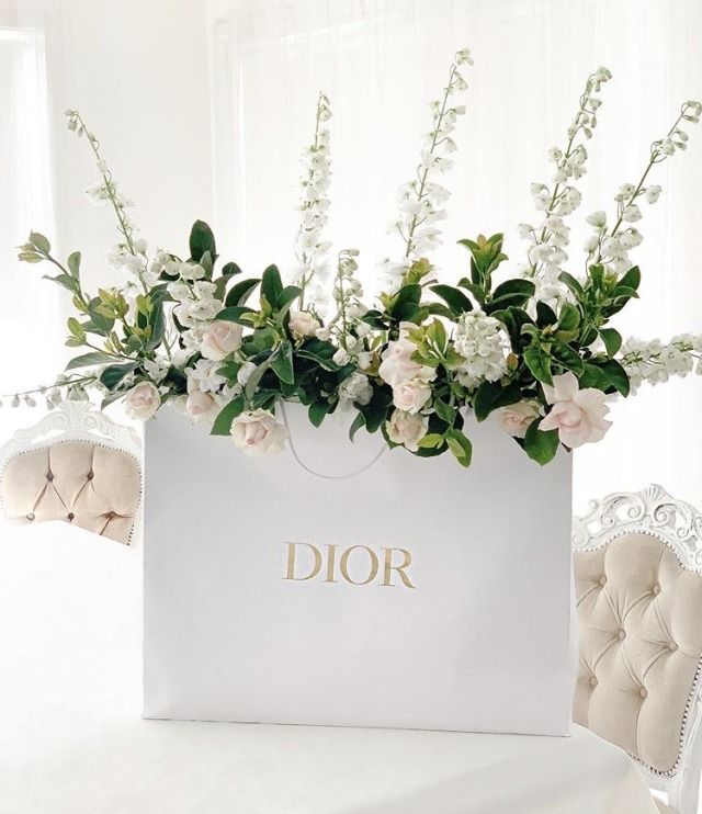 Elegant flower box 💮