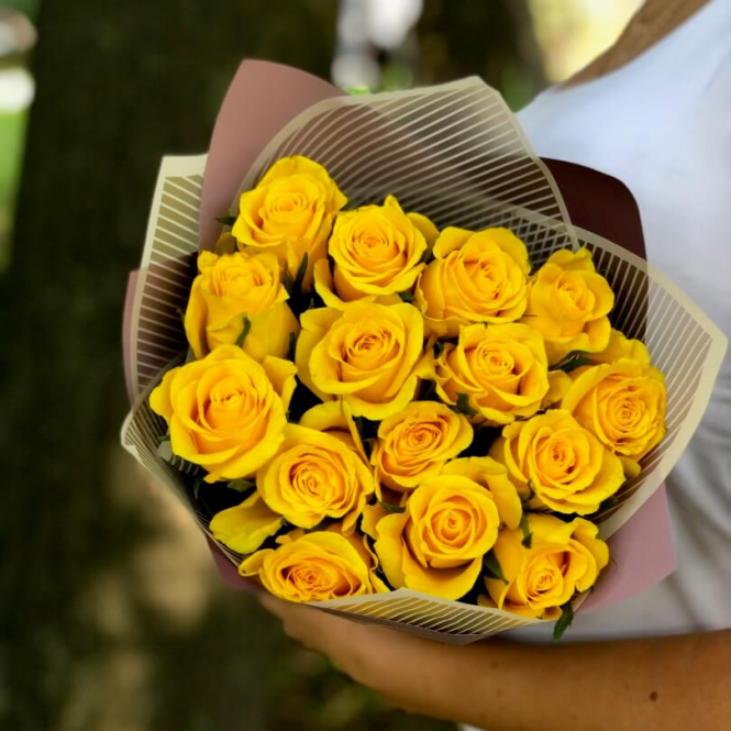 15 yellow roses